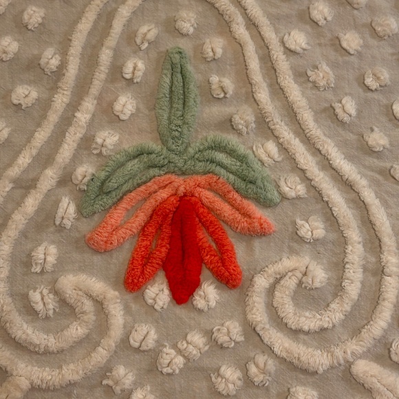 Vintage Chenille Bedspread * Fluffy Bright White Scrolls Puffs Flowers & Vines * - Picture 10 of 11